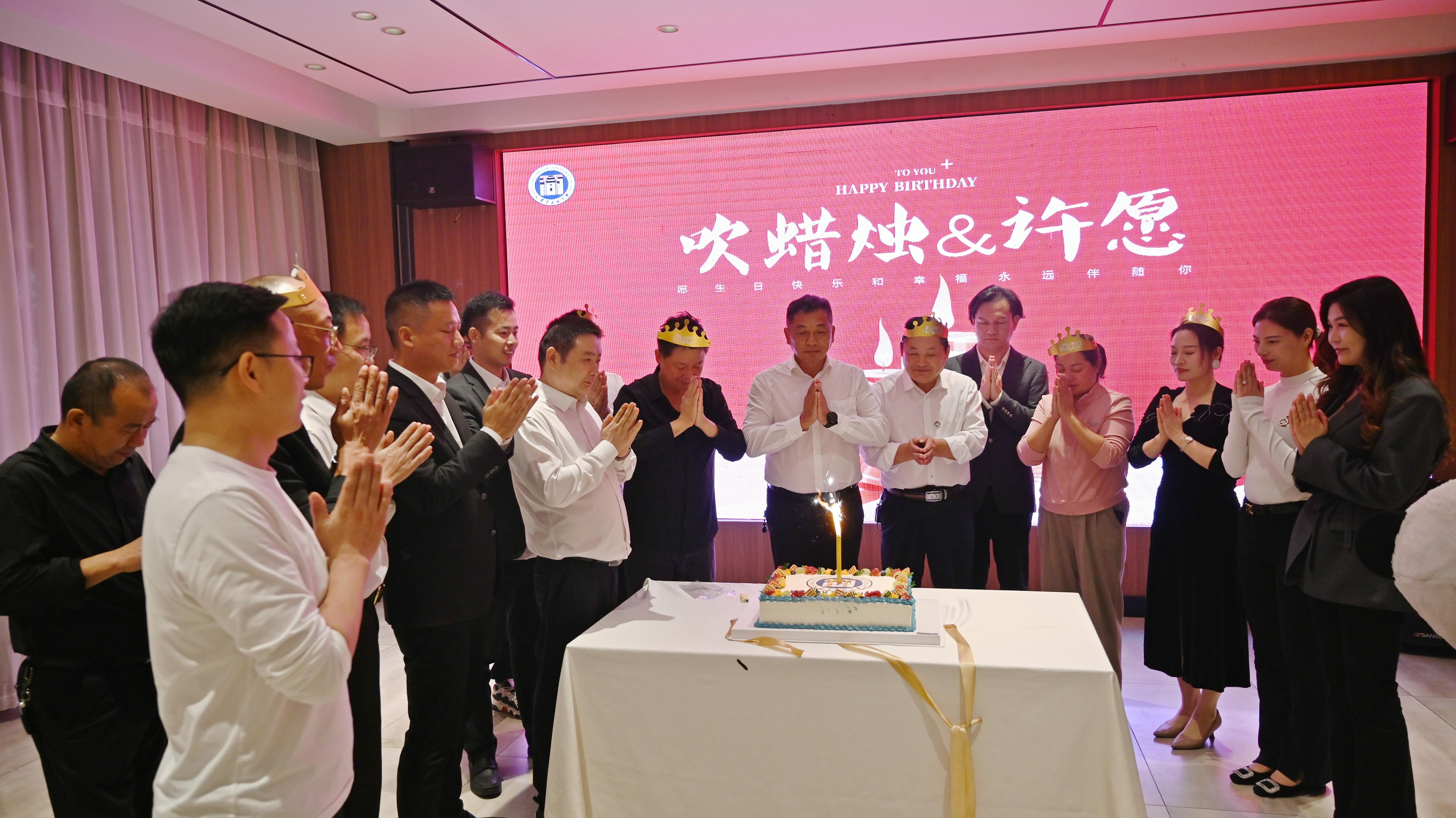 金秋徽韵贺生辰 重阳情暖助振兴